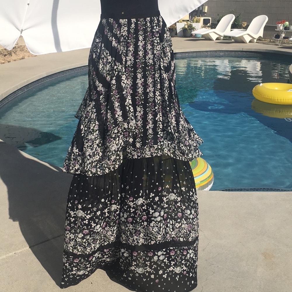 BCBGMaxAzria NWT tiered floral maxi skirt
